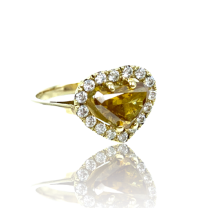Diamantring med gul diamant og brillanter