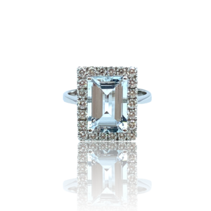 Ring med aquamarine og diamanter