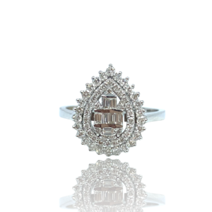 Ring i hvidguld med baguette diamanter og brillanter