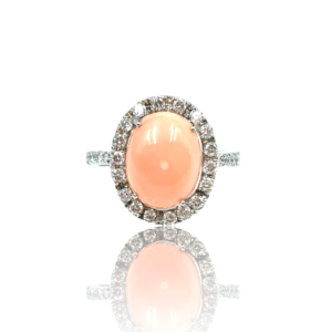 Ring med koral og diamanter