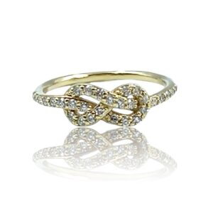 Ring i gult guld med diamanter