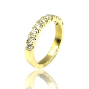 Alliancering i gult guld med diamanter