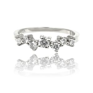 Ring i hvidguld med diamanter