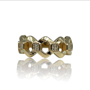 Ring i rosa guld med diamanter