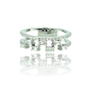 Ring i hvidguld med baguette diamanter og brillanter