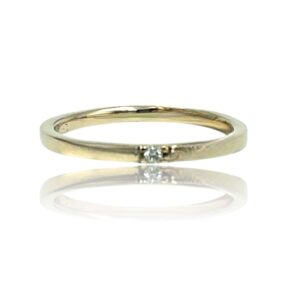 Ring i gult guld med diamant